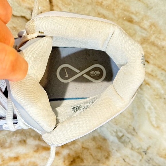 Boys NIKE Kyrie Infinity TB Wolf Grey sneakers- Size 7 - Picture 10 of 10